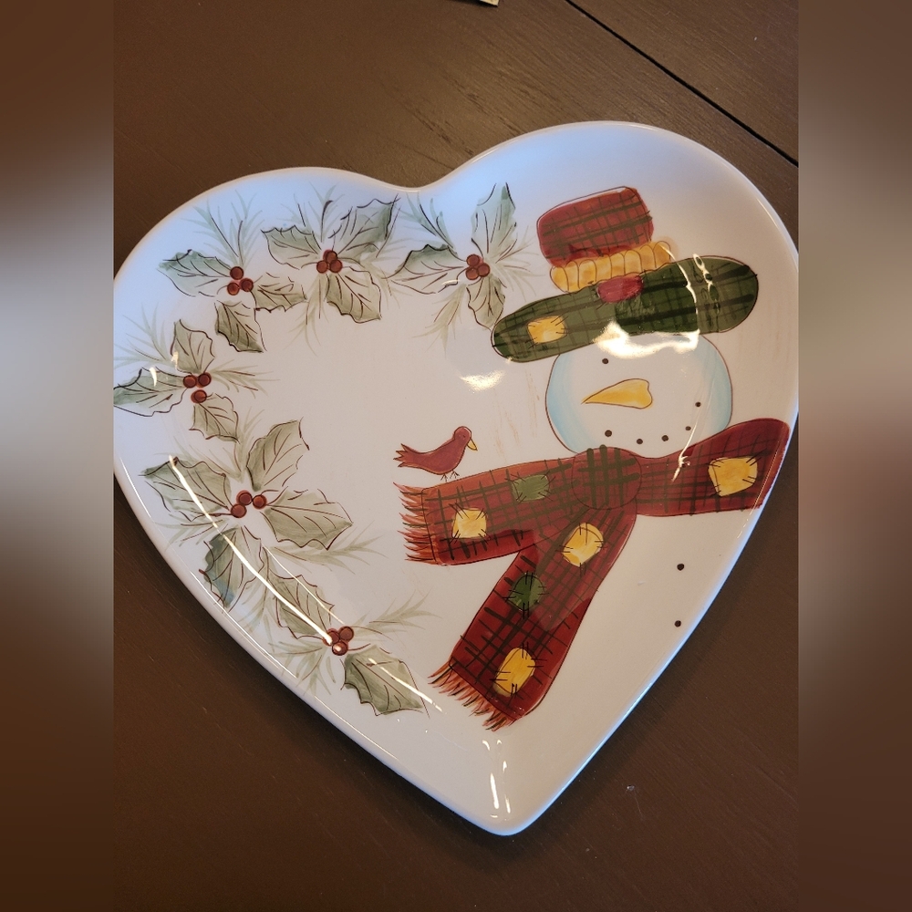 Laurie Gates Heart-Shaped Snowman Holiday Plate